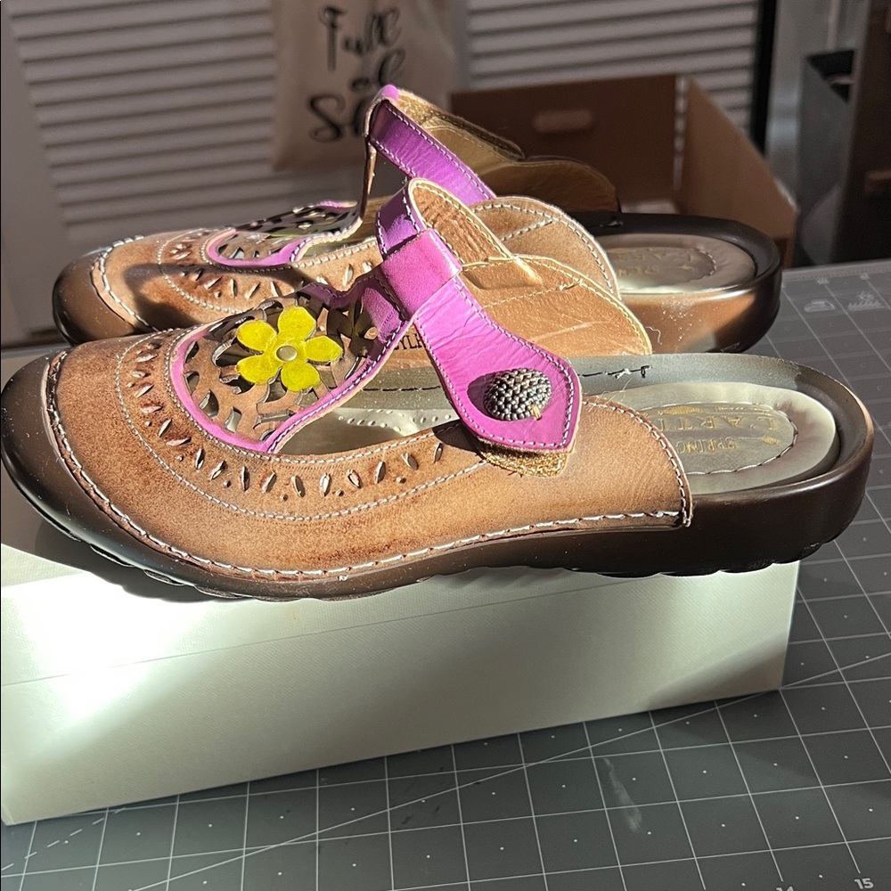 L’ Artiste NEW! Elegant Brown and Purple Women's Sandals